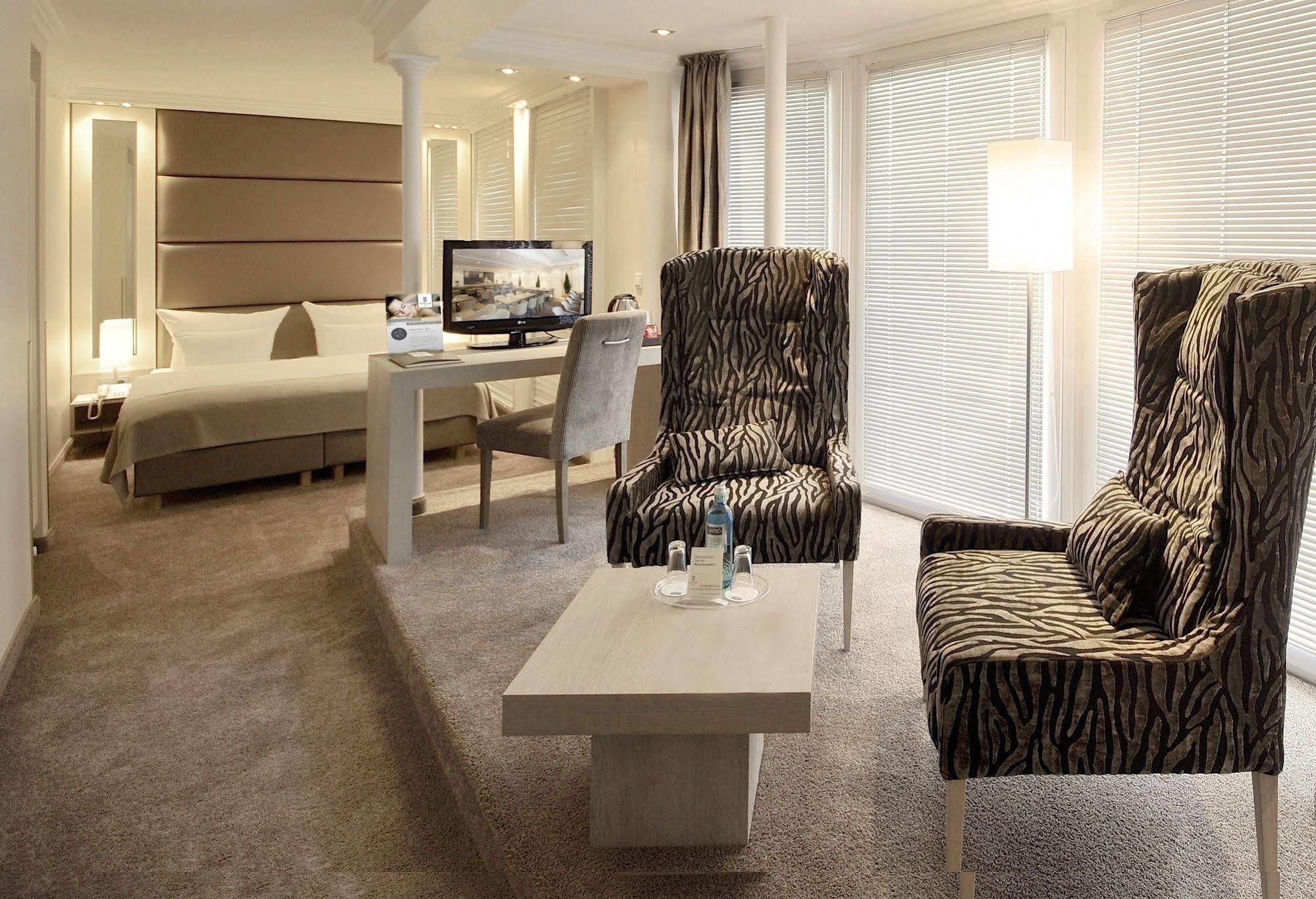 Thomas Hotel Spa & Lifestyle Husum  Bagian luar foto