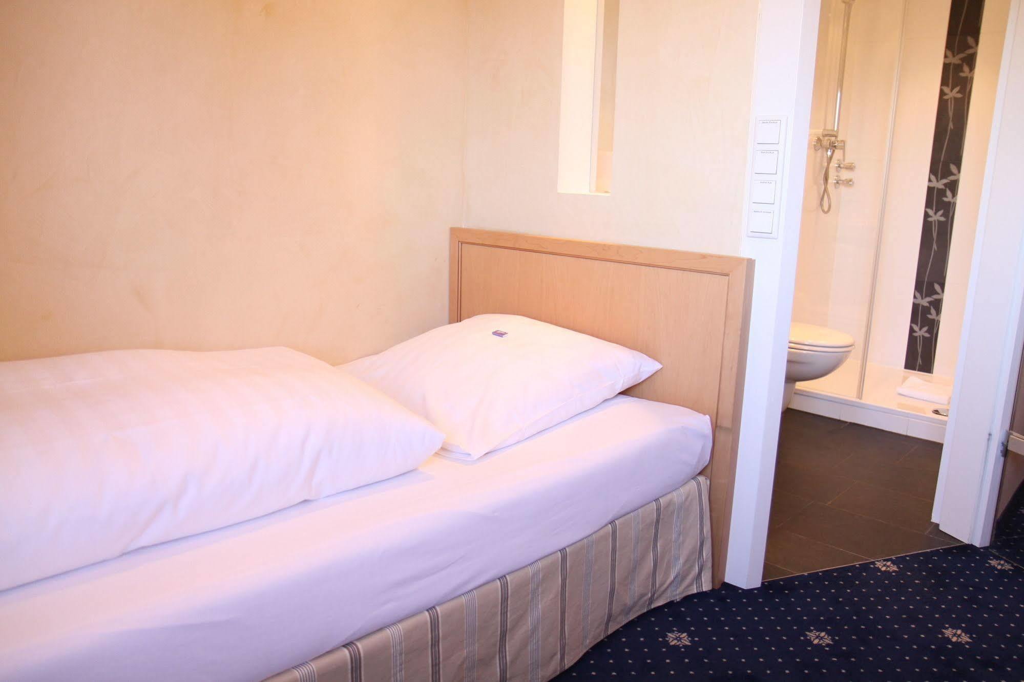 Thomas Hotel Spa & Lifestyle Husum  Bagian luar foto