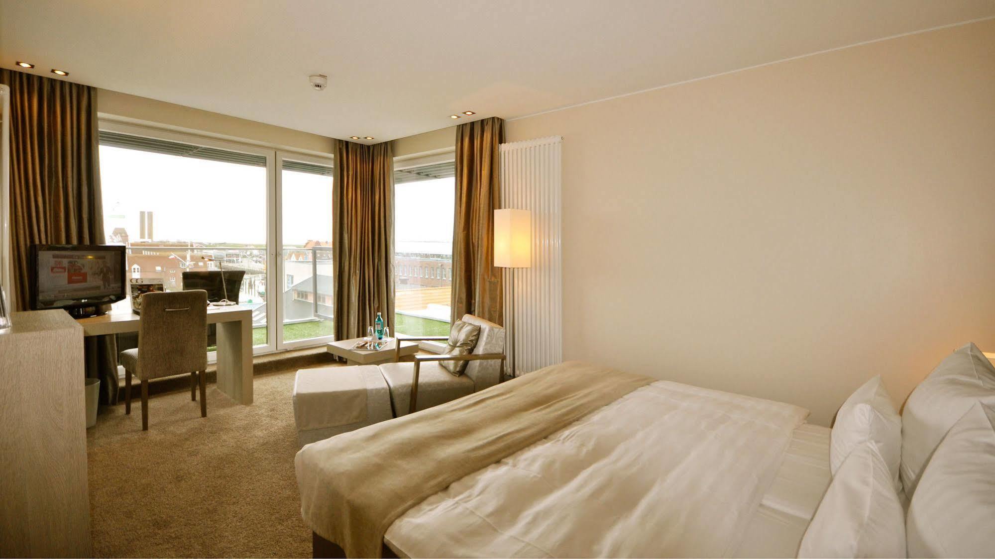 Thomas Hotel Spa & Lifestyle Husum  Bagian luar foto