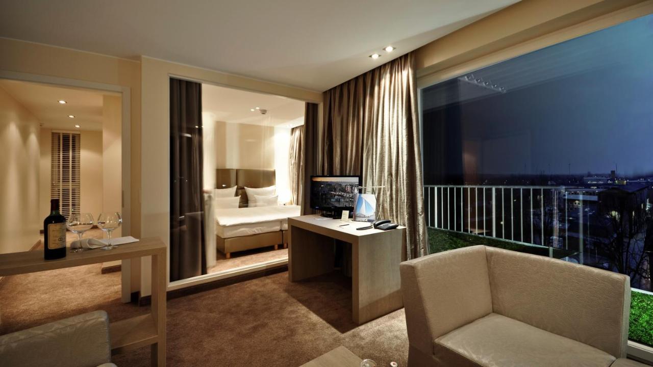 Thomas Hotel Spa & Lifestyle Husum  Bagian luar foto